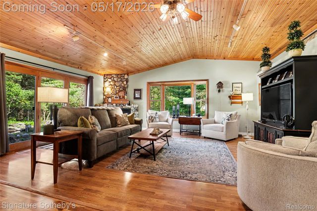 610 W Ellis Avenue, Belding, MI 48809