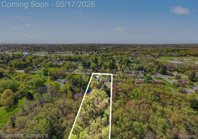 610 W Ellis Avenue, Belding, MI 48809