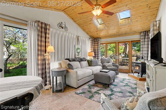 610 W Ellis Avenue, Belding, MI 48809