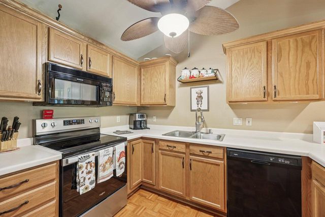 9213 S Aspen DRIVE #8, Oak Creek, WI 53154