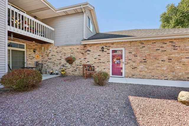 9213 S Aspen DRIVE #8, Oak Creek, WI 53154