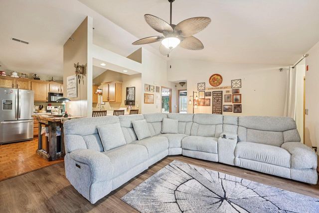 9213 S Aspen DRIVE #8, Oak Creek, WI 53154