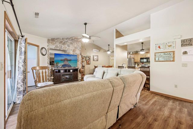 9213 S Aspen DRIVE #8, Oak Creek, WI 53154