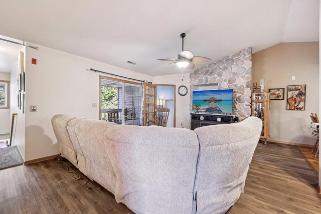 9213 S Aspen DRIVE #8, Oak Creek, WI 53154