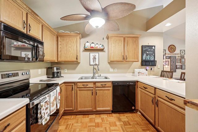 9213 S Aspen DRIVE #8, Oak Creek, WI 53154