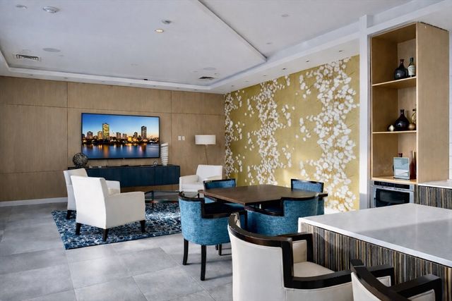 80 Fenwood Rd 706, Boston, MA 02115