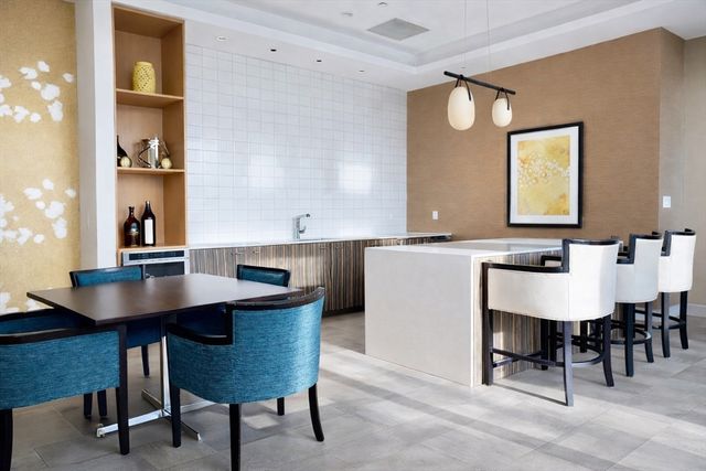 80 Fenwood Rd 706, Boston, MA 02115