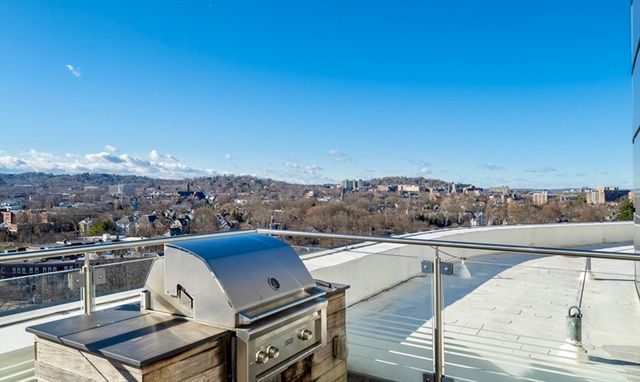 80 Fenwood Rd 706, Boston, MA 02115