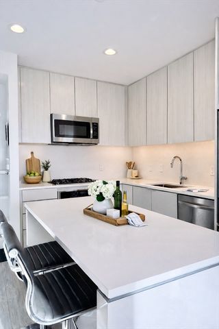 80 Fenwood Rd 706, Boston, MA 02115