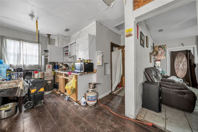 2746 Sharon Street, Dallas, TX 75211