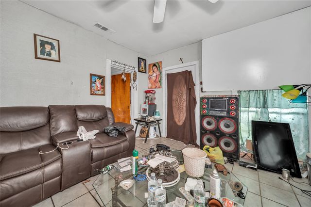 2746 Sharon Street, Dallas, TX 75211