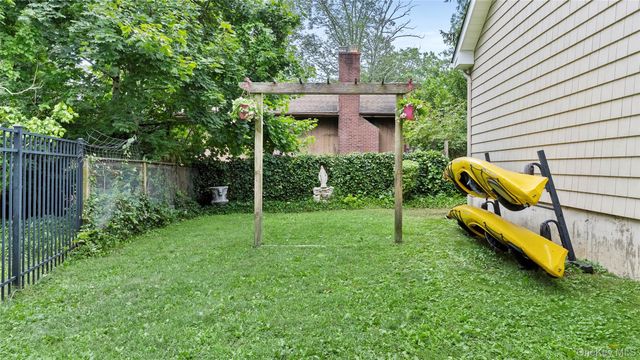 3 Ridge Road, Northport, NY 11768