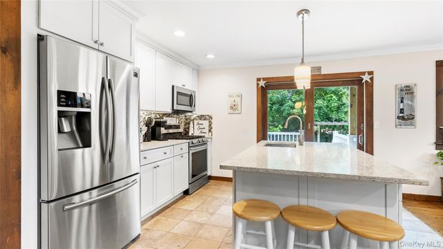 3 Ridge Road, Northport, NY 11768