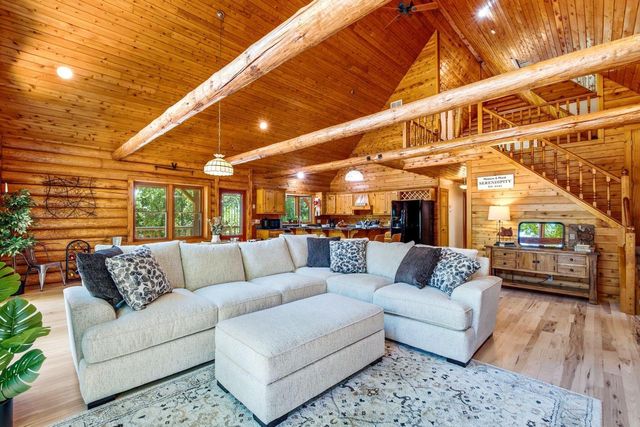 5633 Contour ROAD, Waterford, WI 53185