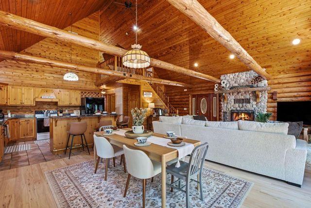 5633 Contour ROAD, Waterford, WI 53185