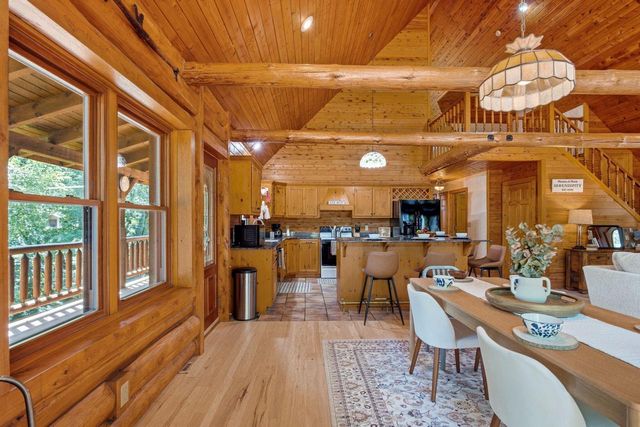 5633 Contour ROAD, Waterford, WI 53185