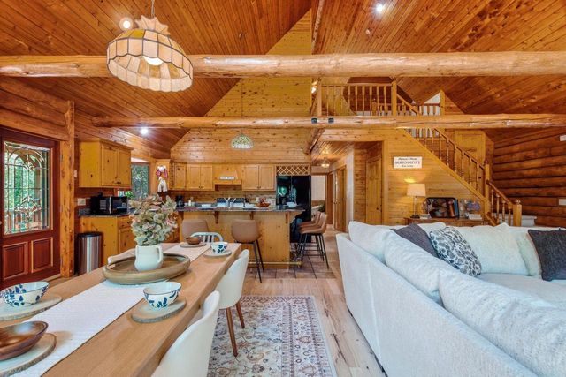 5633 Contour ROAD, Waterford, WI 53185