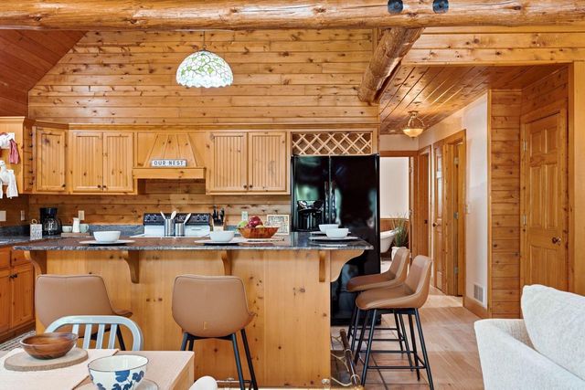 5633 Contour ROAD, Waterford, WI 53185
