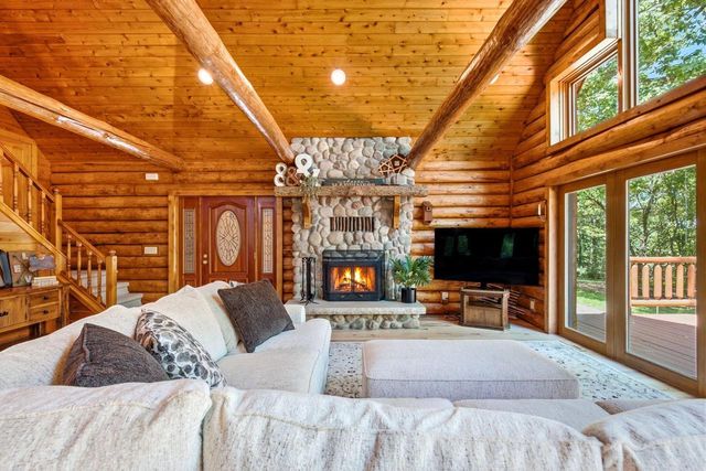 5633 Contour ROAD, Waterford, WI 53185