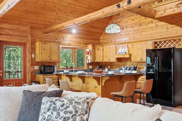 5633 Contour ROAD, Waterford, WI 53185