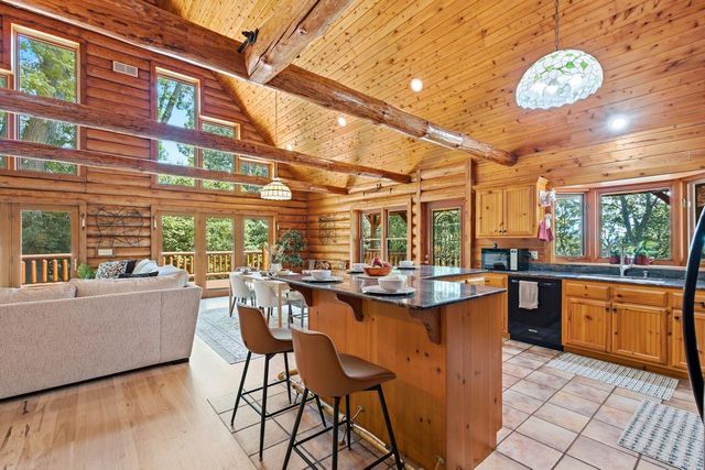 5633 Contour ROAD, Waterford, WI 53185