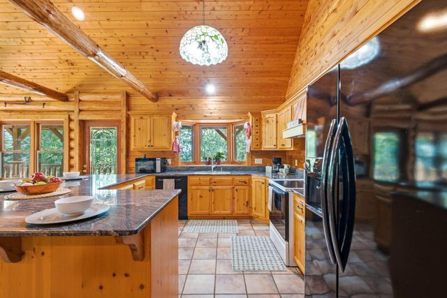 5633 Contour ROAD, Waterford, WI 53185