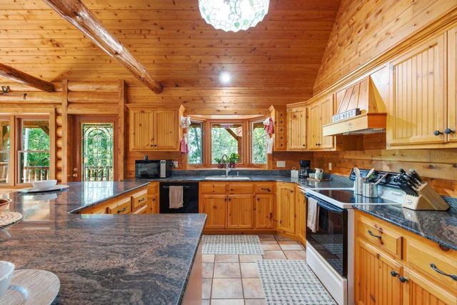 5633 Contour ROAD, Waterford, WI 53185