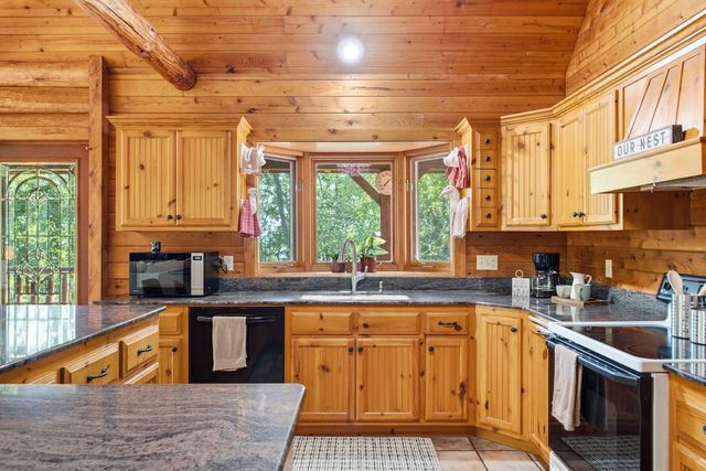 5633 Contour ROAD, Waterford, WI 53185