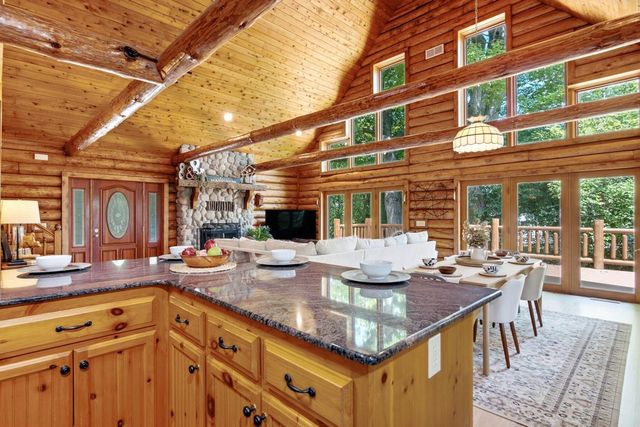 5633 Contour ROAD, Waterford, WI 53185