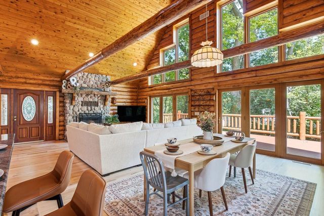 5633 Contour ROAD, Waterford, WI 53185