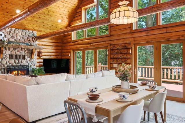 5633 Contour ROAD, Waterford, WI 53185