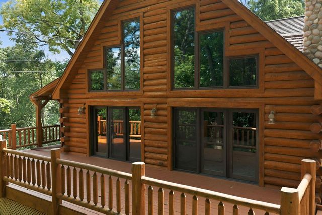 5633 Contour ROAD, Waterford, WI 53185