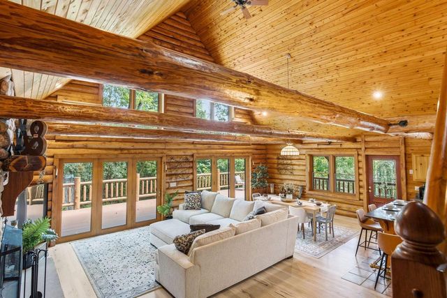 5633 Contour ROAD, Waterford, WI 53185