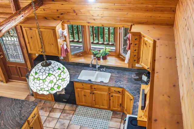 5633 Contour ROAD, Waterford, WI 53185