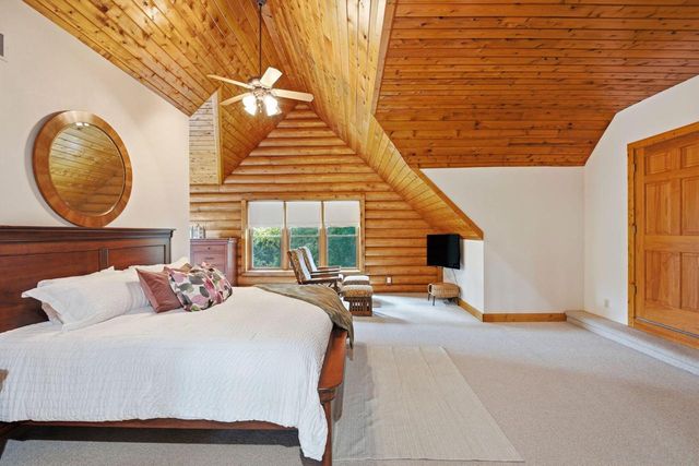 5633 Contour ROAD, Waterford, WI 53185