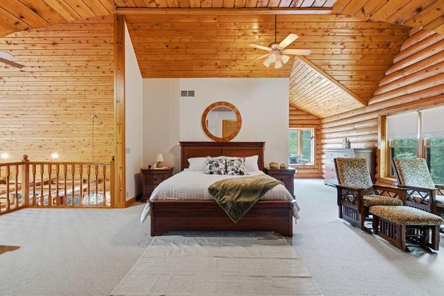 5633 Contour ROAD, Waterford, WI 53185