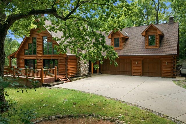 5633 Contour ROAD, Waterford, WI 53185