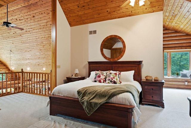 5633 Contour ROAD, Waterford, WI 53185