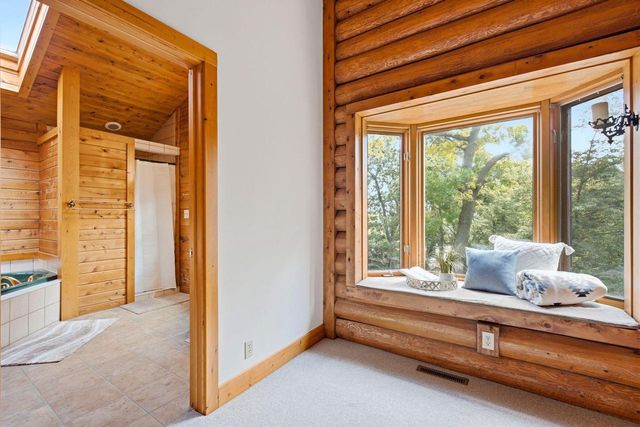 5633 Contour ROAD, Waterford, WI 53185