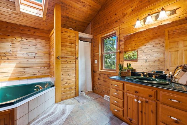 5633 Contour ROAD, Waterford, WI 53185