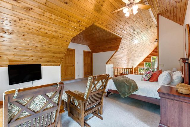 5633 Contour ROAD, Waterford, WI 53185