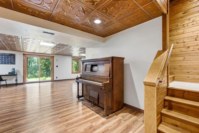 5633 Contour ROAD, Waterford, WI 53185
