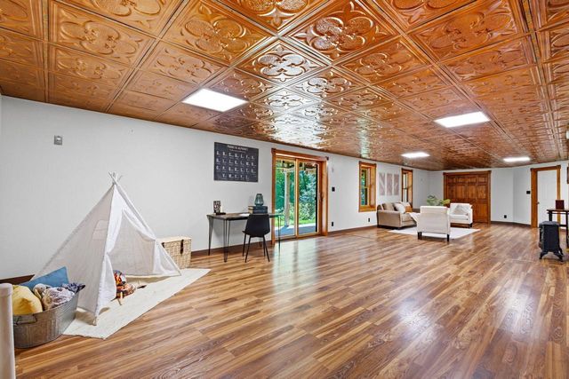 5633 Contour ROAD, Waterford, WI 53185