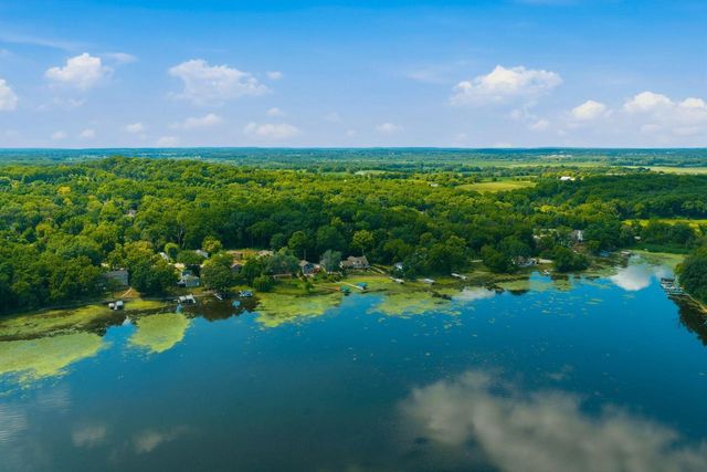 5633 Contour ROAD, Waterford, WI 53185