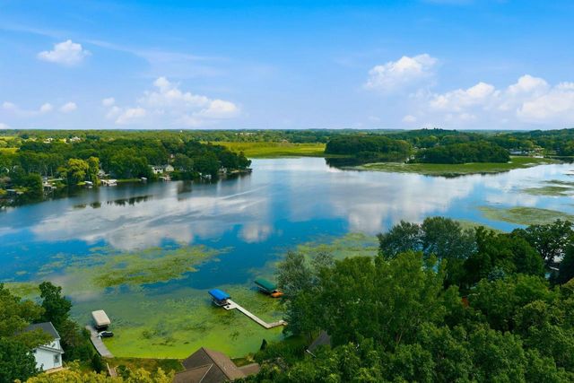 5633 Contour ROAD, Waterford, WI 53185