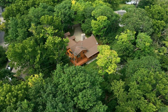 5633 Contour ROAD, Waterford, WI 53185