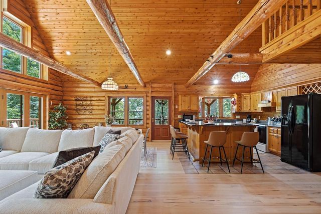 5633 Contour ROAD, Waterford, WI 53185