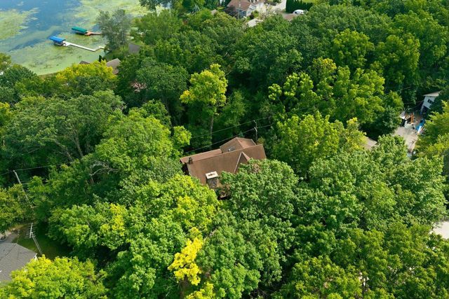5633 Contour ROAD, Waterford, WI 53185