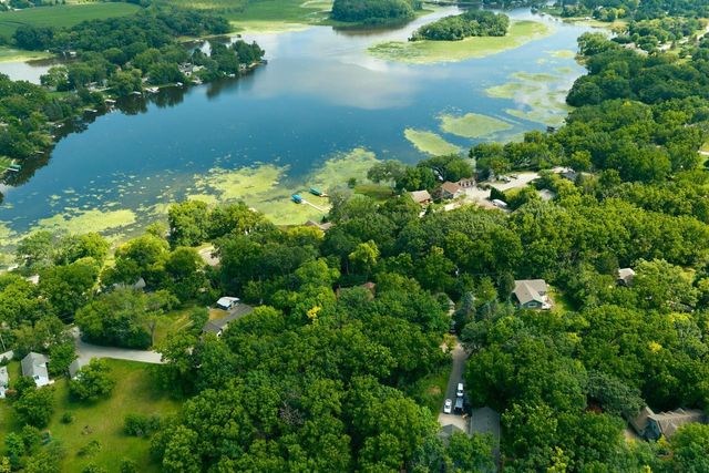5633 Contour ROAD, Waterford, WI 53185