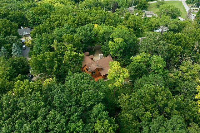 5633 Contour ROAD, Waterford, WI 53185